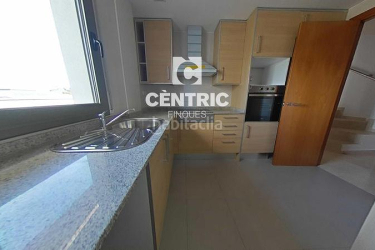 Dúplex piso luminoso con 3 habitaciones gran oportunidad de inversión! en Terrassa