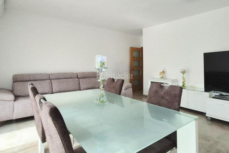 Planta baja  seminueva de 3 hab con patio de 60 m2 sur en rambla francesc macia en Terrassa