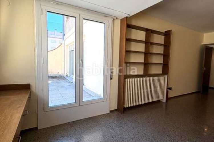 Piso  señorial único en pleno centro – 6 habitaciones, 3 baños, terraza de 200 m², parking incluido en Terrassa