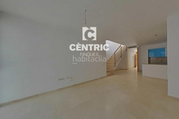 Dúplex piso reformado con 3 habitaciones y alquiler activo inversión con recorrido! en Terrassa