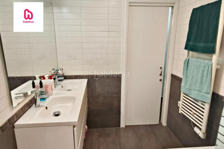 Piso  de 3 habitaciones para entrar a vivir con balcón y ascensor en Terrassa