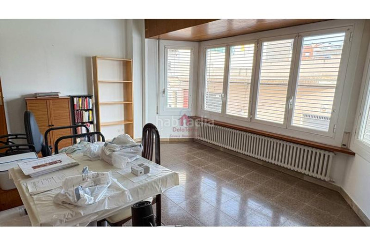 Casa  en venta en la gripia, en carrer borges blanques de 220m construidos con salida a patio de 40m, tres terrazas y en Terrassa