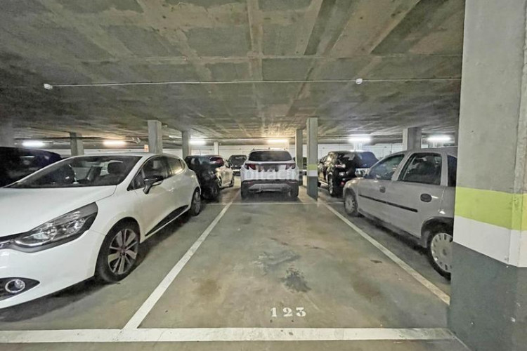 Piso  en venta en las arenasla grípia con plaza de párking y zona comunitaria en Terrassa