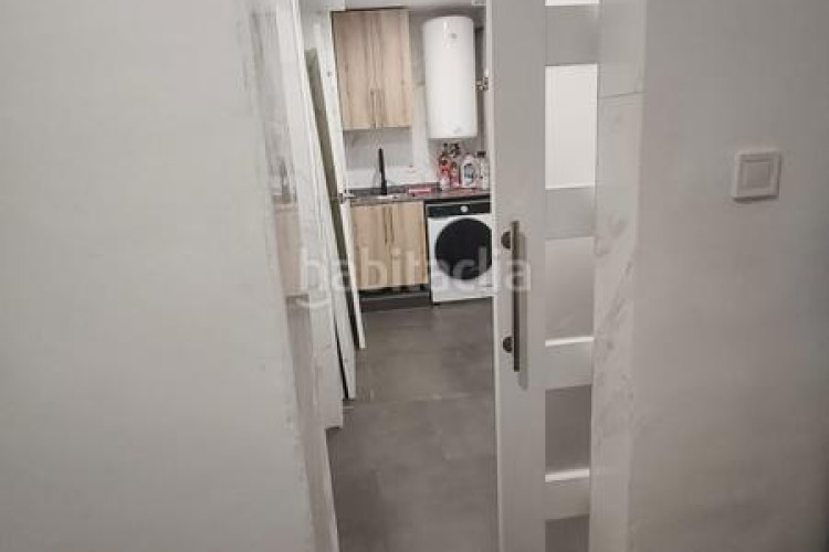 Piso  reformado en La Cogullada 3 dormitorios, 1 baño, todo exterior, cocina individual, con dos balcones uno de 6m y otro de 4m y en Terrassa