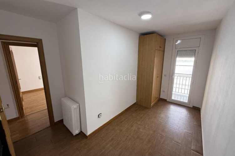 Piso gran piso en can aurell , 4 habitaciones y parking incluido en Terrassa