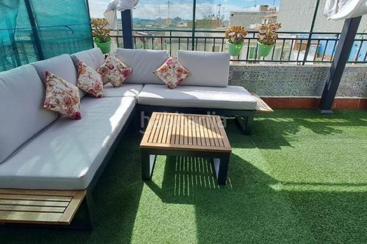 Ático atico totalmente reformado. 2 hab. dobles. 2 terrazas. amplio estudio. en Terrassa