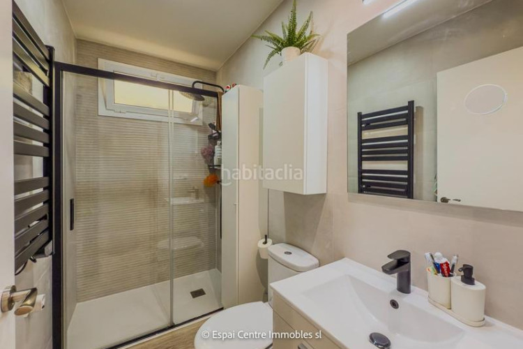 Casa adosada en exclusiva casa adosada reformada con terraza 15 m terraza solarium de 10 m en Can Palet lista para entrar a vivir en Terrassa