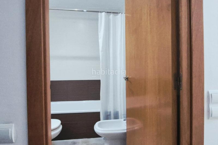 Piso Sant Pere Nord. calle girona. piso seminuevo de 3habs + 2lav. + patio + pk + trastero en Terrassa