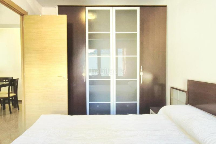 Piso cantoner de 115 m2 amb 4 hab i 2 banys al carrer faraday a 100 metres de la plaça del progres en Terrassa