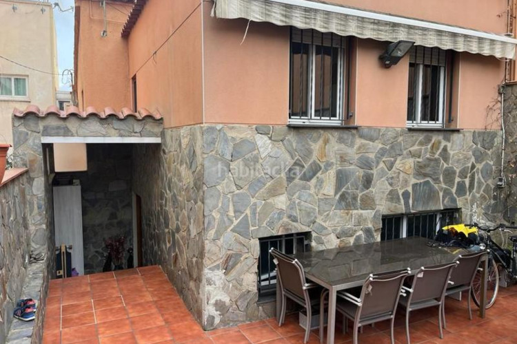 Chalet  en venta en La Cogullada, 5 dormitorios. en Terrassa