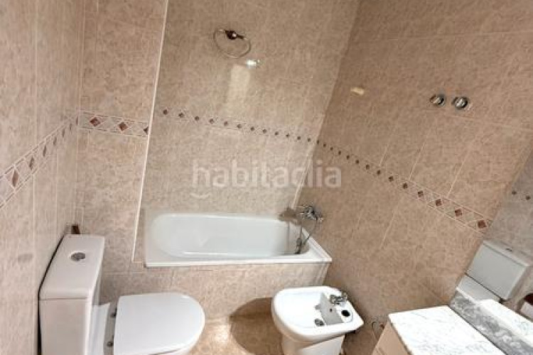Dúplex ático dúplex, 4 habs.+ 3 wc, ascensor, parking y 2 terrazas. en Terrassa