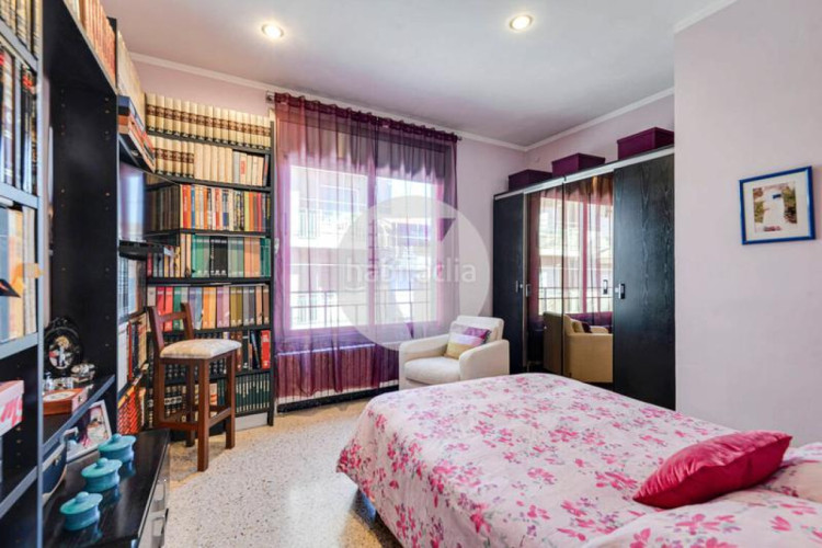 Casa exclusiva casa de tres plantas y un estudio a tan solo 5 minutos del centro en Terrassa