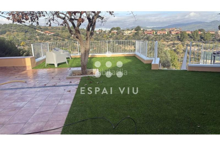 Casa adorable casita con jardín recién reformada. en Terrassa