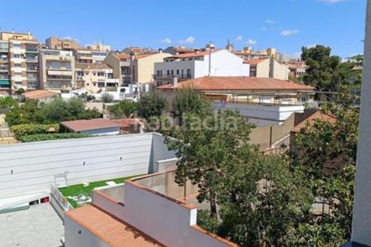 Dúplex duplex obra nueva edificio transversal sant pere en Terrassa