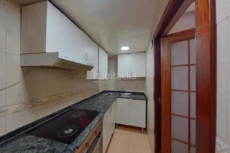 Piso (barcelona). "okupado" (no se puede visitar ni hipotecar). en Terrassa