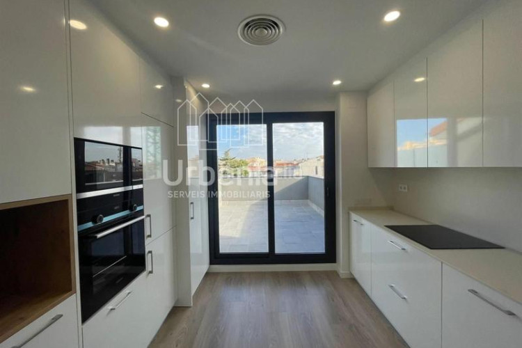Dúplex duplex tercera planta, 4 habitaciones y con terrazas en Terrassa