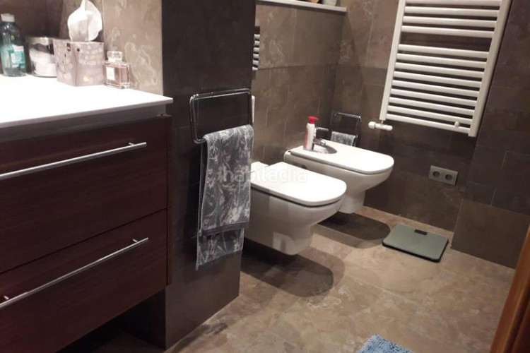 Piso  en venta, ,francesc macià. 4 hab, 2 baños. terraza 100 m2. ascensor, calefacción, a.a. pk opcional alquiler en Terrassa