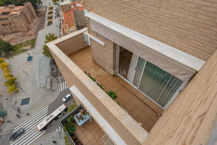 Ático  dúplex con terrazas y vistas panorámicas a un paso del centro , plaza de parking incluida en Terrassa