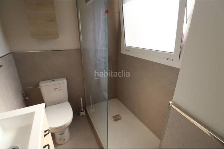 Piso escoles, acabado de reformar en Plaça Catalunya - Escola Industrial Terrassa