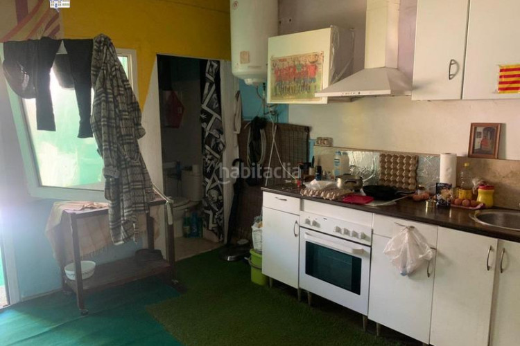 Piso sotano que tiene 3 apartamentos para reformar en zona de Can Palet!!! en Terrassa
