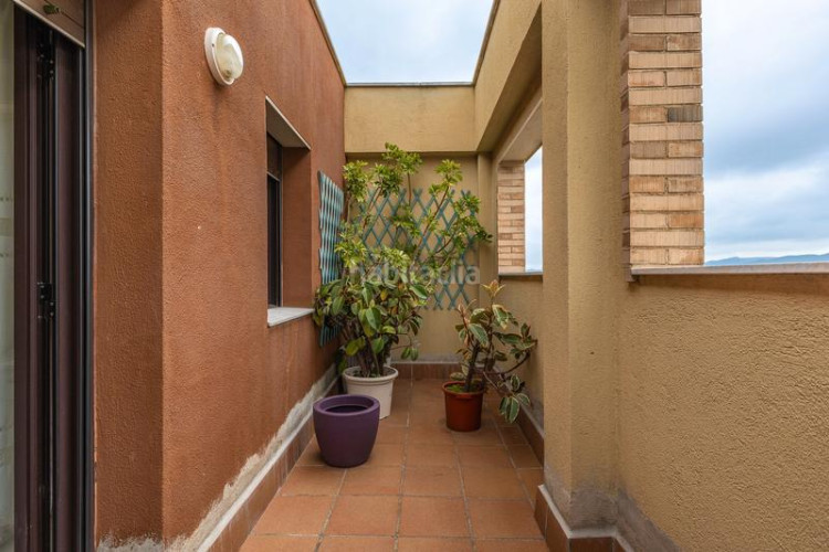 Ático  dúplex con terrazas y vistas panorámicas a un paso del centro , plaza de parking incluida en Terrassa