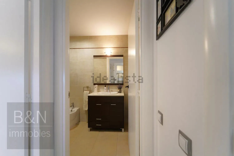 ¡Bienvenido al hogar de tus sueños! Este exclusivo dúplex es mucho más que una vivienda.