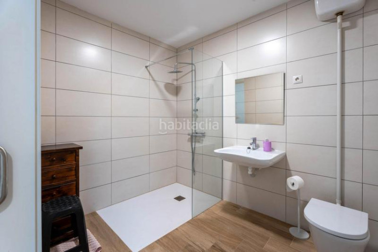 Casa adosada zona centro. casa adosada de 4habs. + 2lav. `terraza + garaje en Terrassa