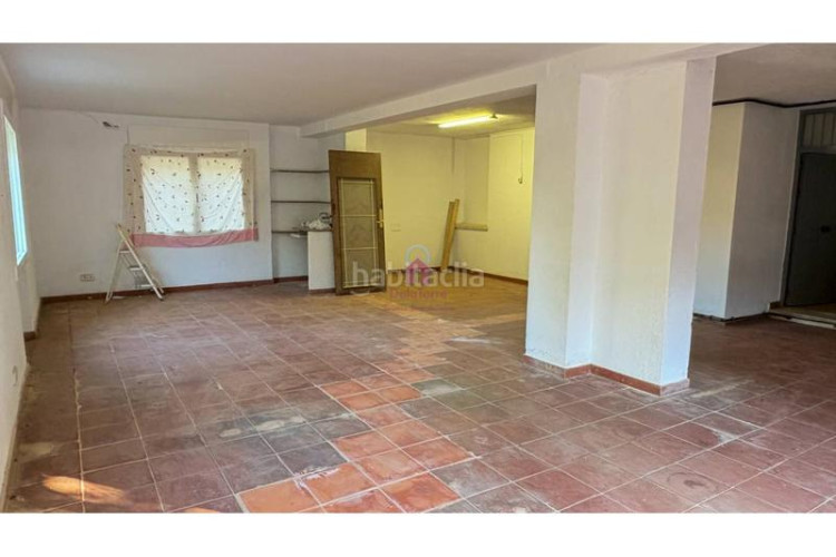 Casa  de 200m construidos en venta a 4 vientos en la urbanización font de lespardenya, en Terrassa