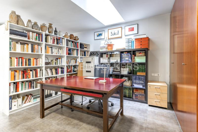 Casa espectacular casa adosada con 2 plazas de garaje en Terrassa