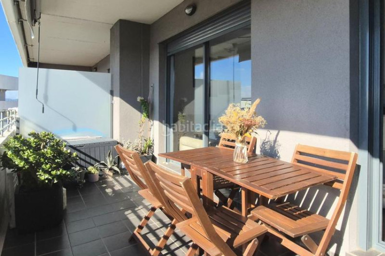 Piso edifici blau cel 3 hab amb 12 m2 sud al costat estacio est en Terrassa