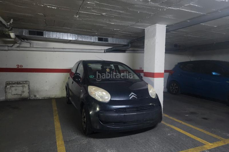 Piso 3 dormitorios, piscina, parking y trastero en Terrassa