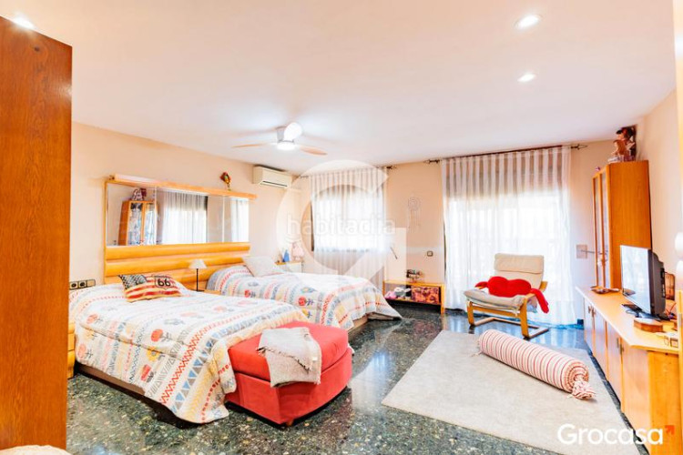 Casa amplia casa para dos familias en Les Arenes - La Grípia - Can Montllor Terrassa