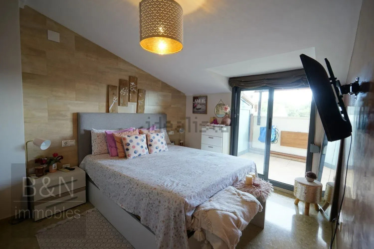 DÚPLEX EN EXCLUSIVA CON TERRAZA PRIVADA Y PLAZA DE GARAJE – UN HOGAR PARA VIVIRLO