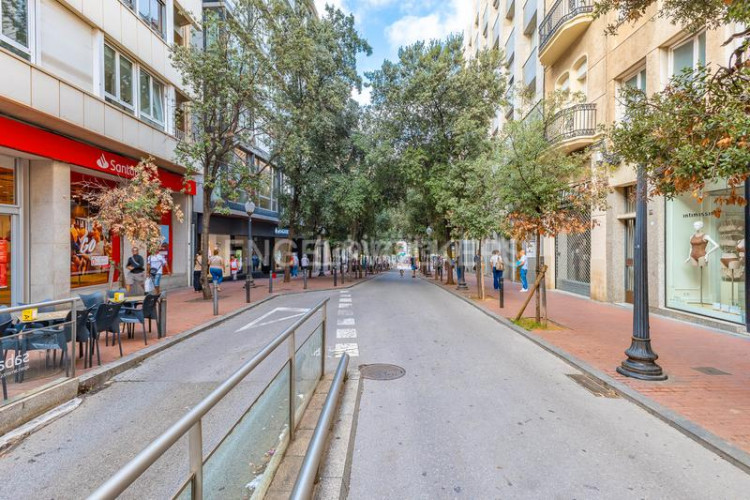 Apartamento gran oportunidad para crear tu hogar en el centro 131m2 en Terrassa