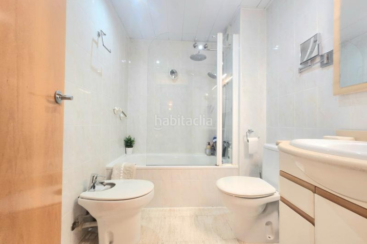 Piso 3 dormitorios, piscina, parking y trastero en Terrassa
