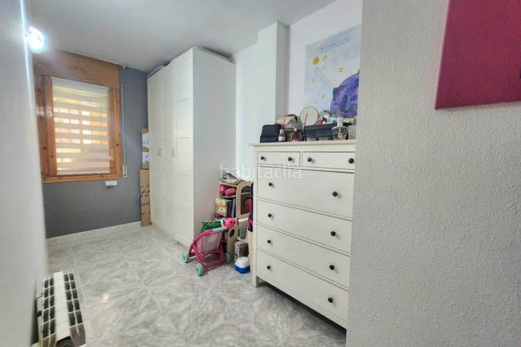 Piso con entrada independiente, terraza y parking en Terrassa