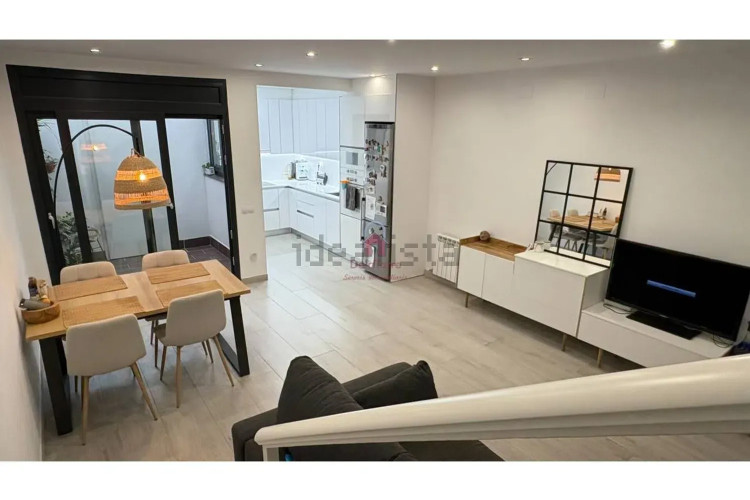 Chalet pareado en carretera de Rellinars