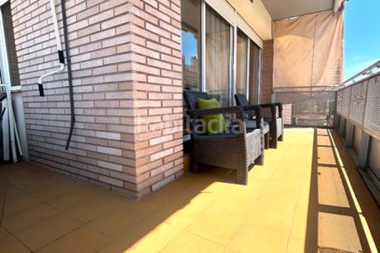 Piso  2 habit. + balcon-terracita+ parking junto a rbla. f. macia en Terrassa