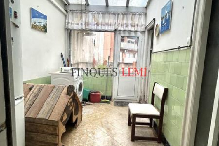 Casa adosada casa a reformar con potencial para 2 viviendas centro en Terrassa