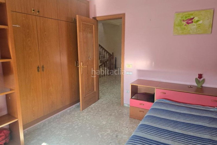 Chalet casa de 3 plantas con piscina y gran garajealmacén en Terrassa