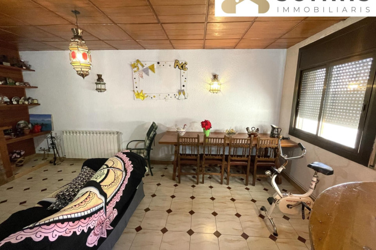 Les Arenes - La Gru00EDpia  Can Montllor