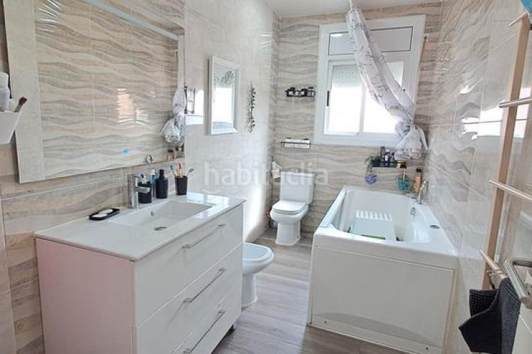 Piso zona de Ca n'Anglada. ático de 2habs + 1 lav. + 2 terrazas en Terrassa