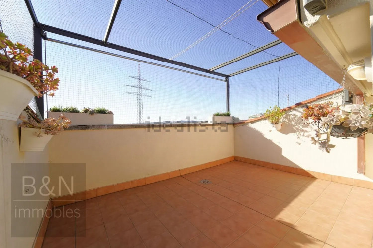 ¡Bienvenido al hogar de tus sueños! Este exclusivo dúplex es mucho más que una vivienda.