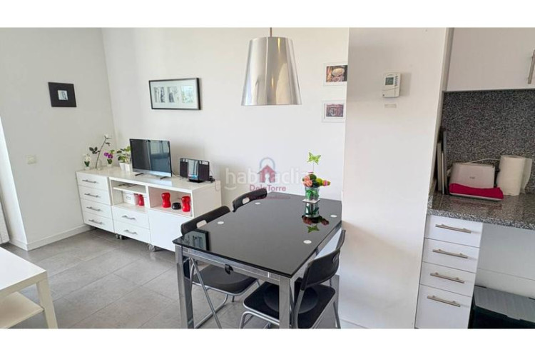 Piso  en venta con balcón a pie de comedor, parking y trastero, listo para entrar a vivir! en Terrassa