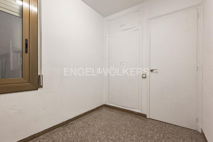 Apartamento oportunidad única! piso amplio de 99m construidos con 4 dormitorios y balcón en Terrassa