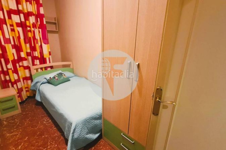 Piso descubre este piso funcional y con mucho potencial! en Terrassa