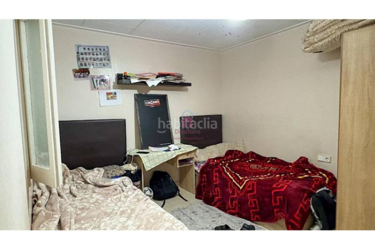 Piso  en venta tocando a passeig 22 juliol de 70m construidos de 3 habitaciones con ascensor y salida a balcón. en Terrassa