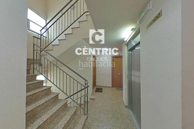 Piso amplio piso reformado con 4 habitaciones y ascensor ideal para familias o inversores! en Terrassa