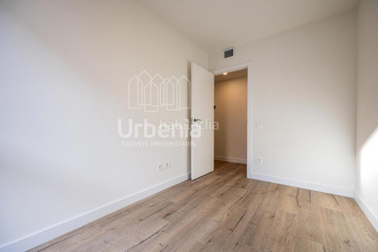 Dúplex luminosos dúplex con terraza con buenas vistas de 3 y 4 dormitorios en Terrassa