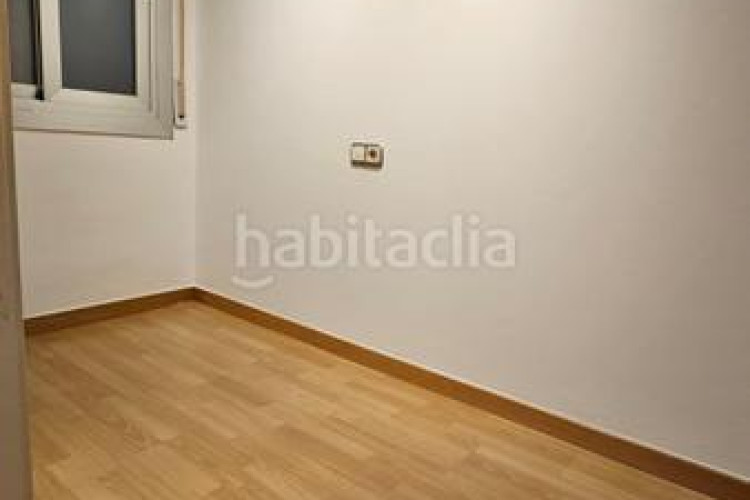 Piso junto centro civico montserrat roig en Plaça Catalunya - Escola Industrial Terrassa